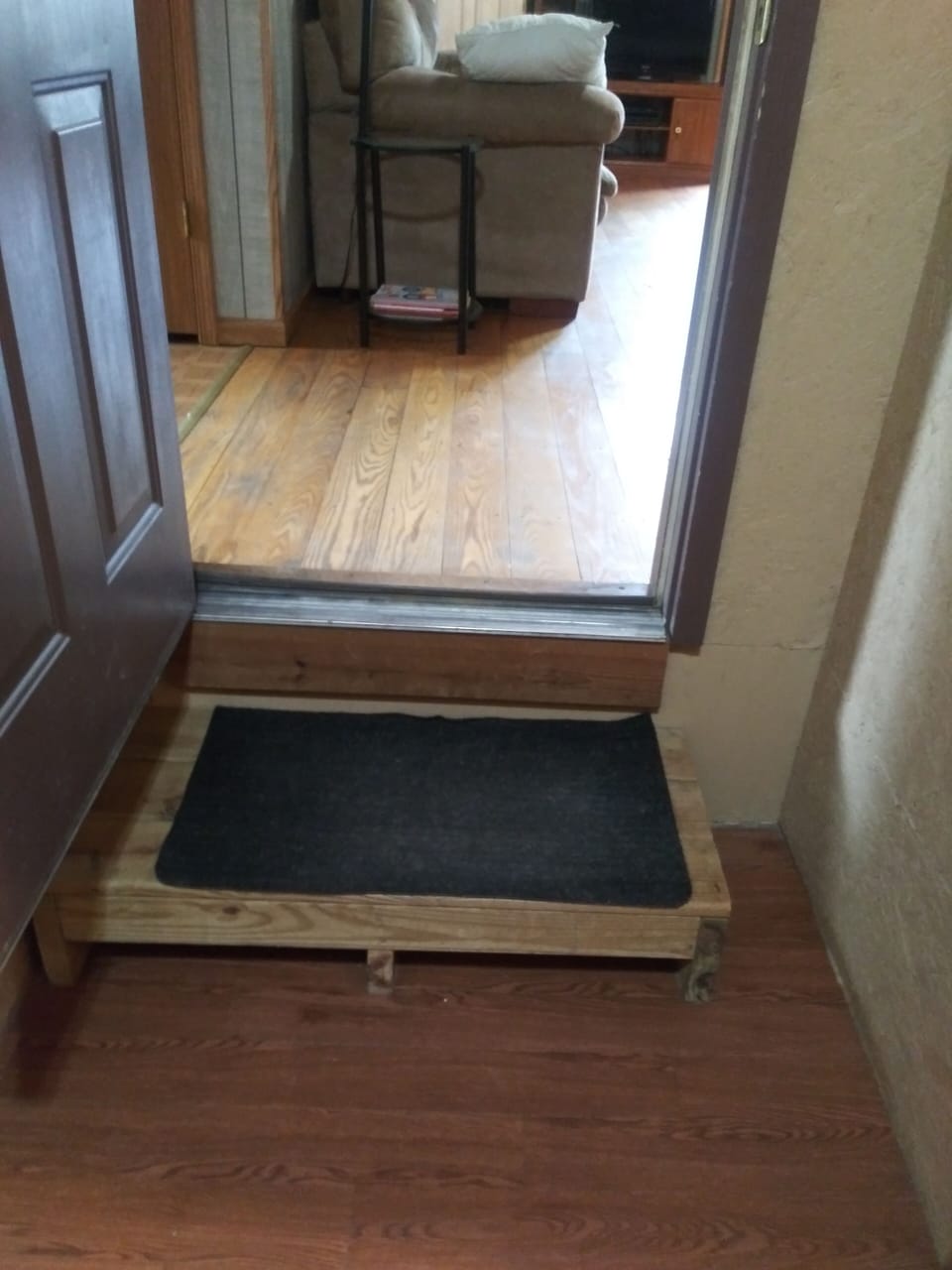 There is 2 Steps going up to the kitchen and living