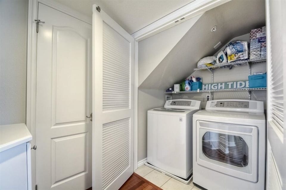 Full washer and dryer on ground floor