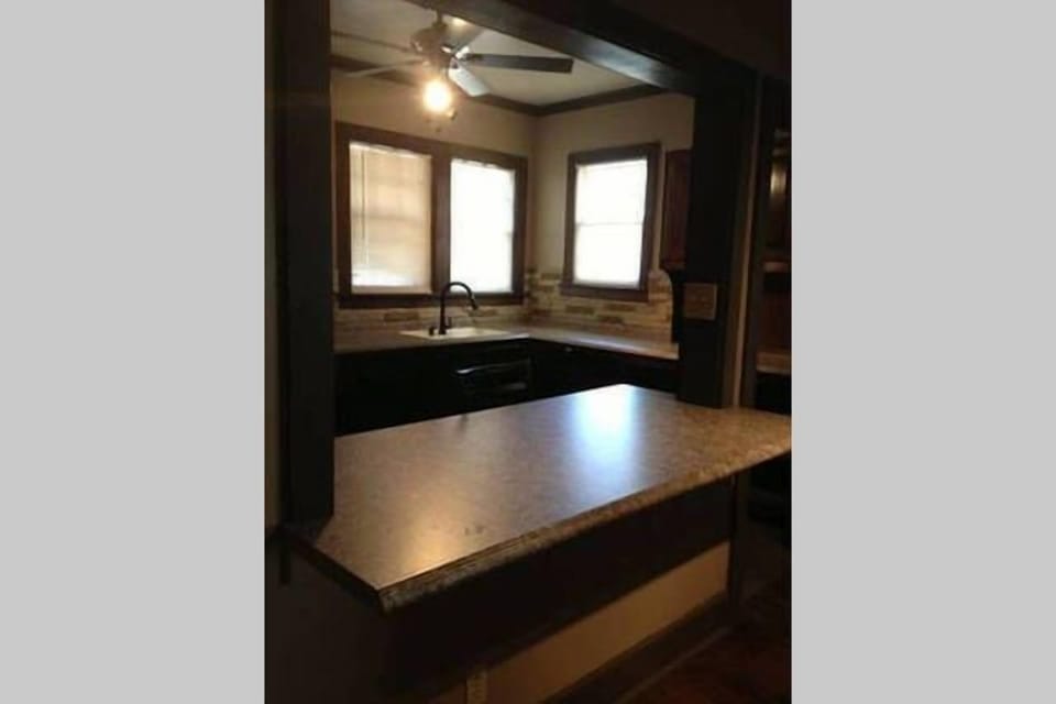 Breakfast Bar/Kitchen