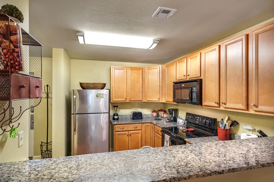 Full Service Kitchen w/Granite Countertops and High End Appliances