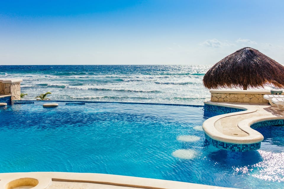 Gorgeous view of the ocean from swim up bar in the negative edge pool