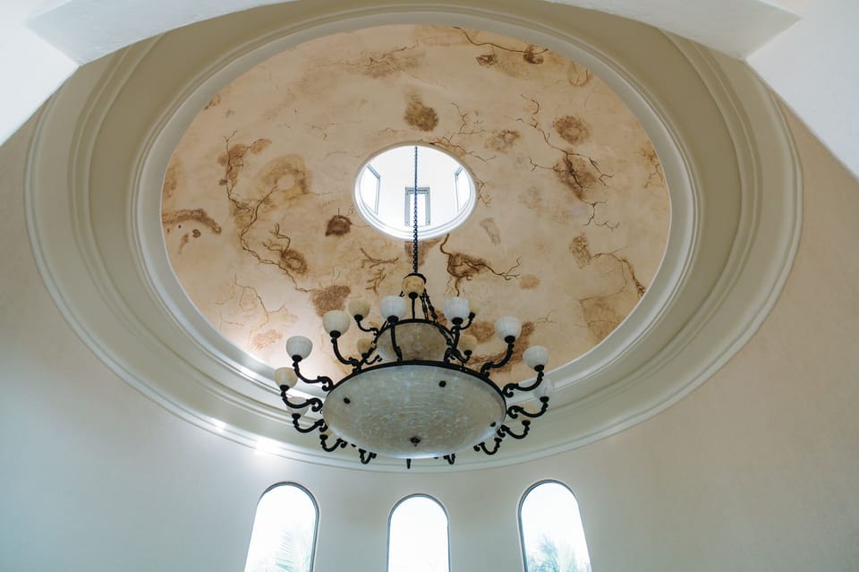 Cathedral ceilings and custom lighting.