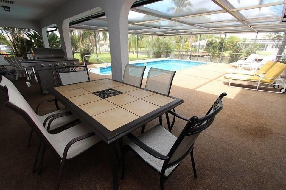 Vacanza Rentals - Casa Maria outdoor dining area