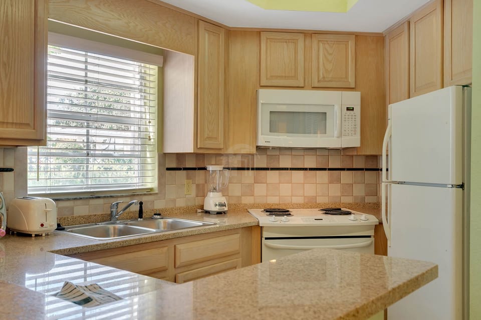 Coffee maker, toaster and kitchen needs