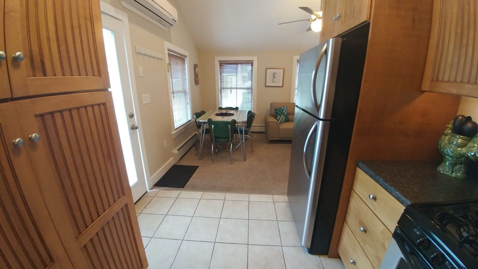 Upper unit entryway