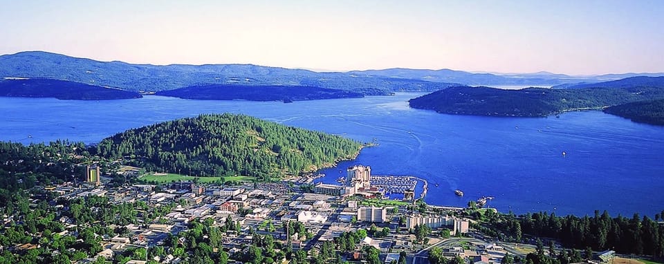Downtown Coeur d'Alene (the Cottage is located at the left of Tubbs Hill)