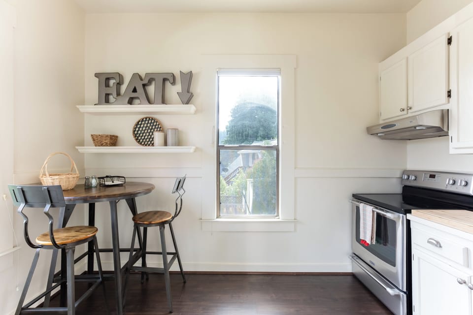 Breakfast nook with wonderful morning light. 