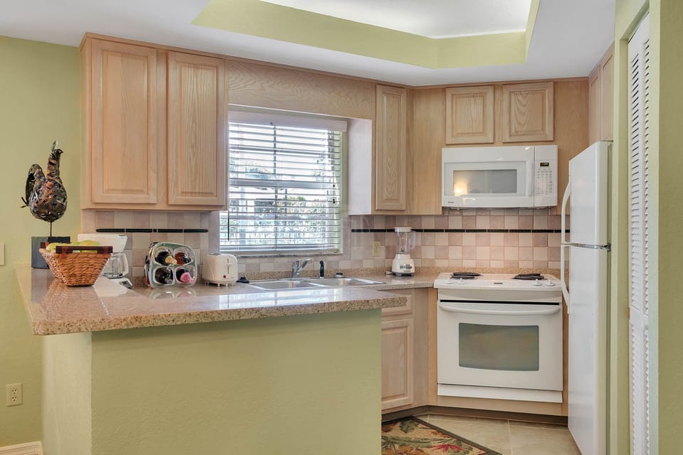 Full kitchen to prepare a home cooked meal.