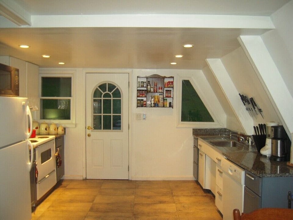 A chef's kitchen w/everything you will need to make a gourmet meal