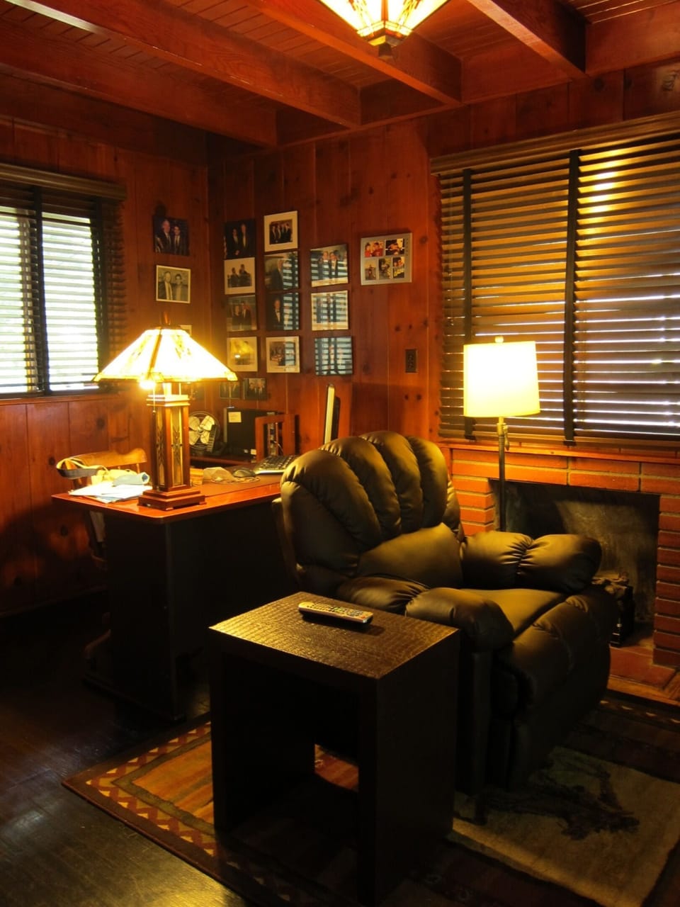 Den/Office Messaging Recliner HDTV Computer Desk Fax Fireplace High-speed WIFI