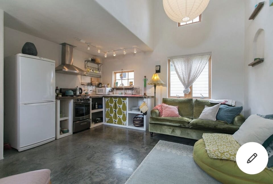 Gas range, full kitchen