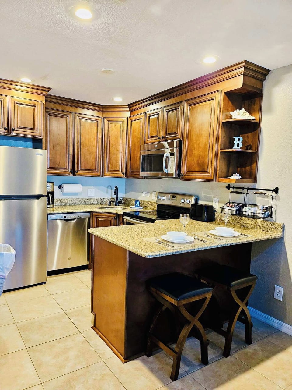 Full kitchen 