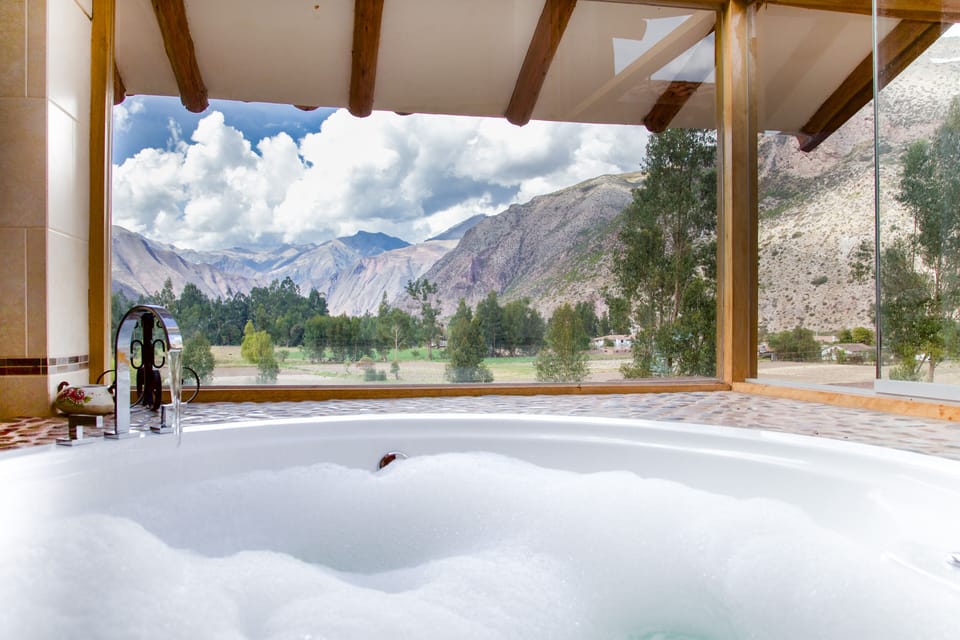 Panoramic hot tub for up to 3 people