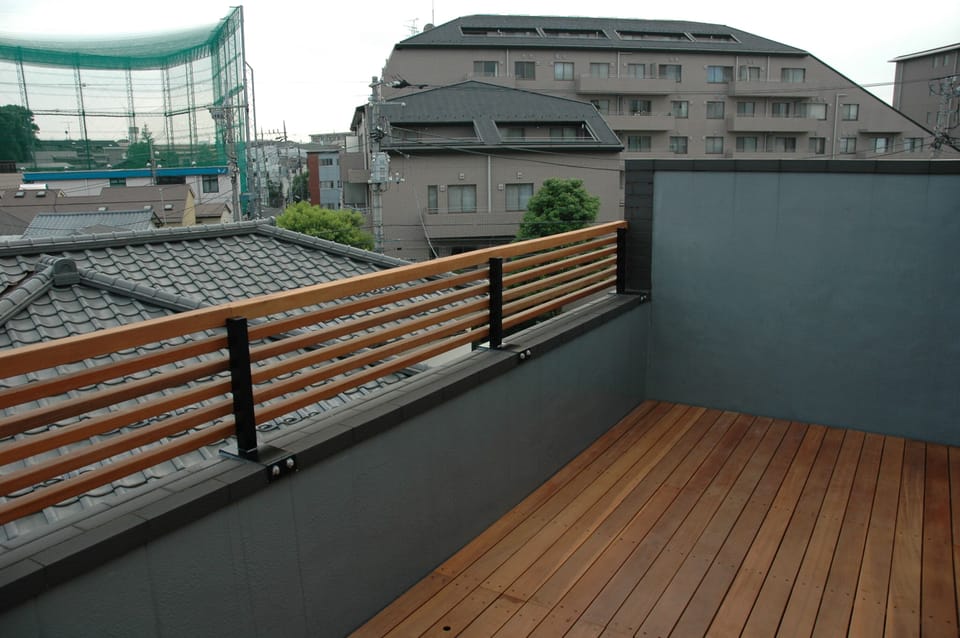 The view from the roof top-Tsurumaki Golf Practice Range is only a minute away.