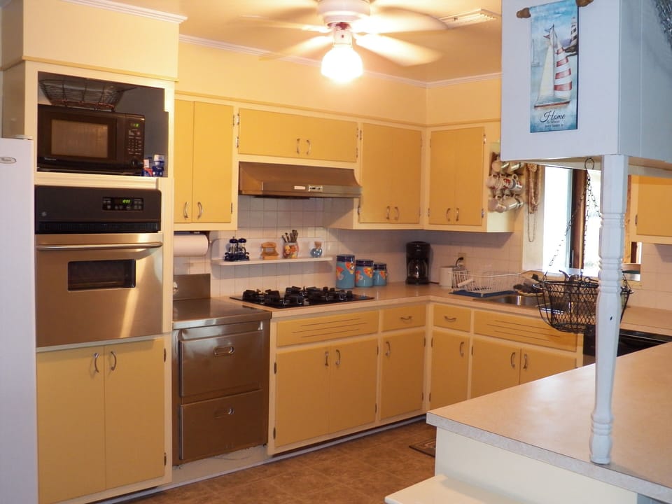Kitchen with Oven and Dishwasher