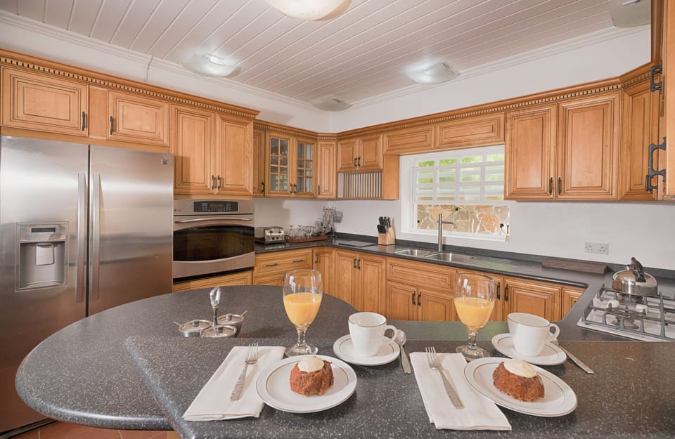 Enjoy breakfast on the raised breakfast bar in the open kitchen.