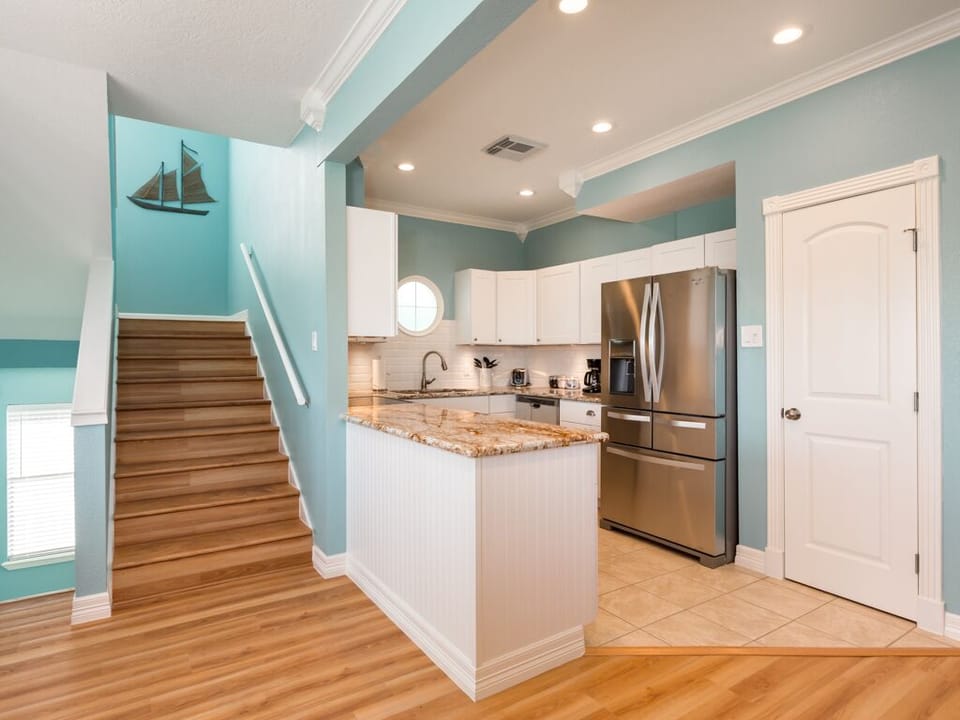 Fully stocked kitchen w/ all of the dishware, cookware and bakeware you'll need.