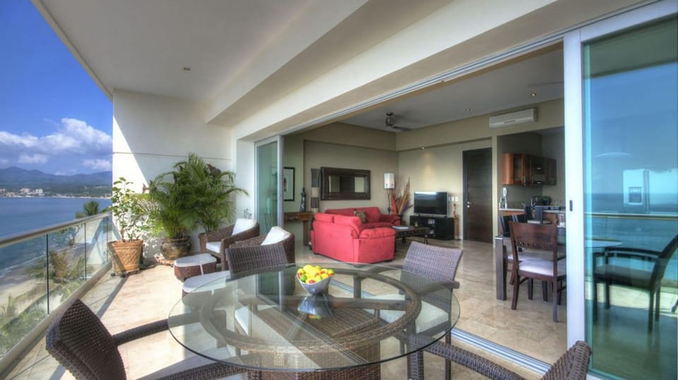 Dining area on the deck.
