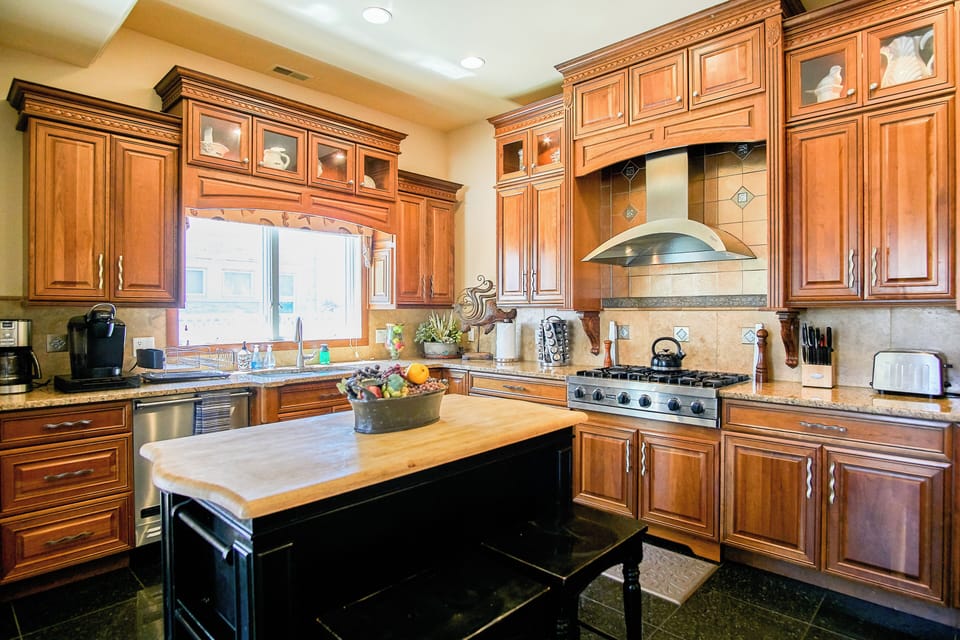 Spectacular gourmet kitchen equipped with professional appliances.