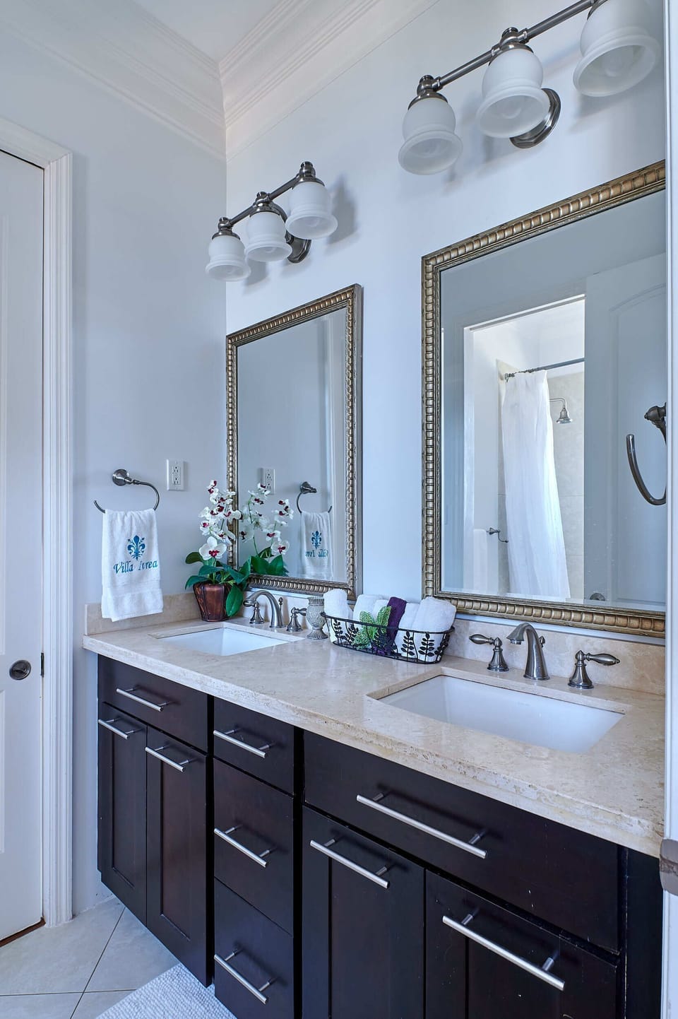 Grand master bath sink area