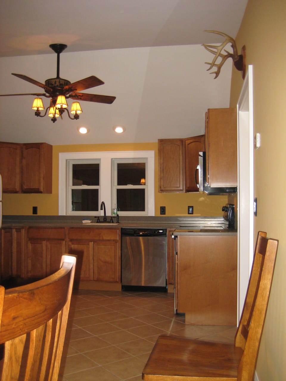 Vaulted Ceiling kitchen, Fresh, Clean, Renovated