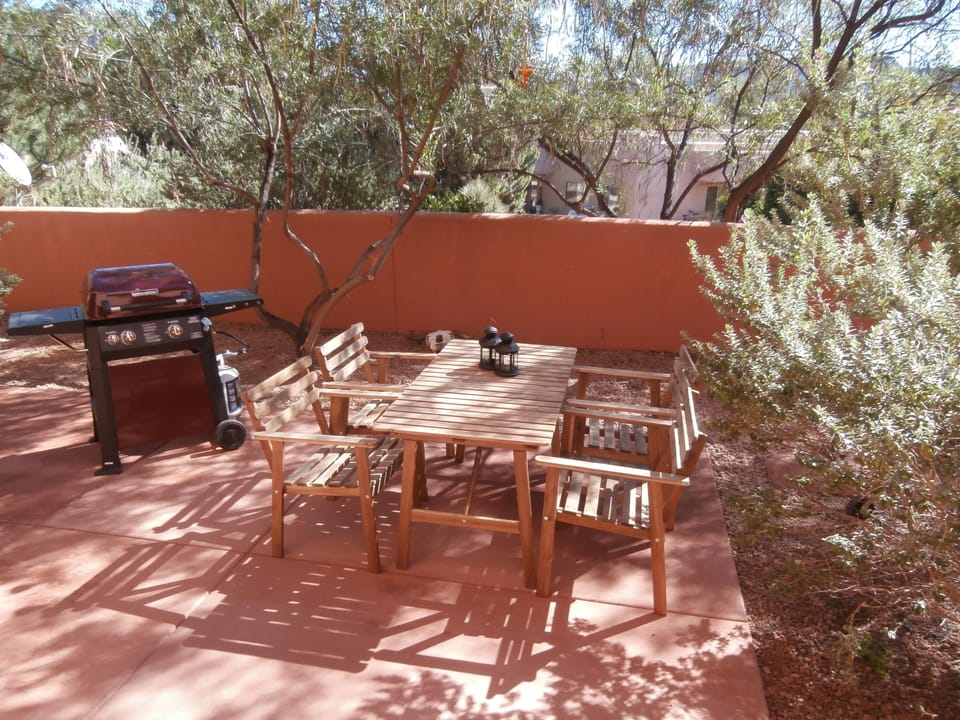 Back patio complete with brand new gas grille BBQ.