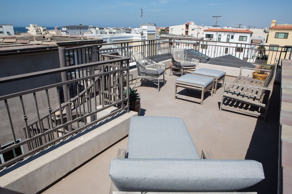Rooftop Lounge + Sunbed