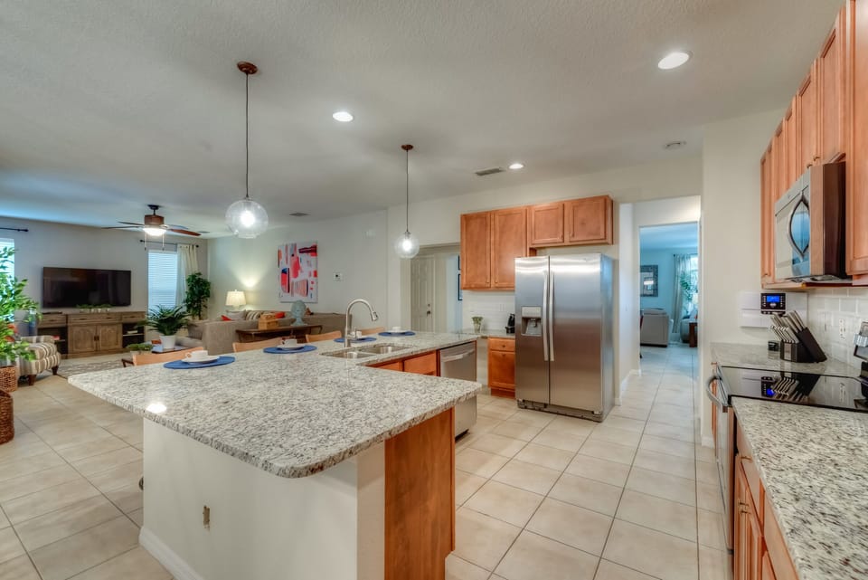 Full kitchen