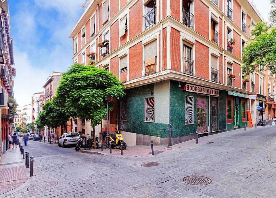 Calle Olivar w/ Calle San Carlos corner bar Bodegas Maximo 1/2 block up the flat