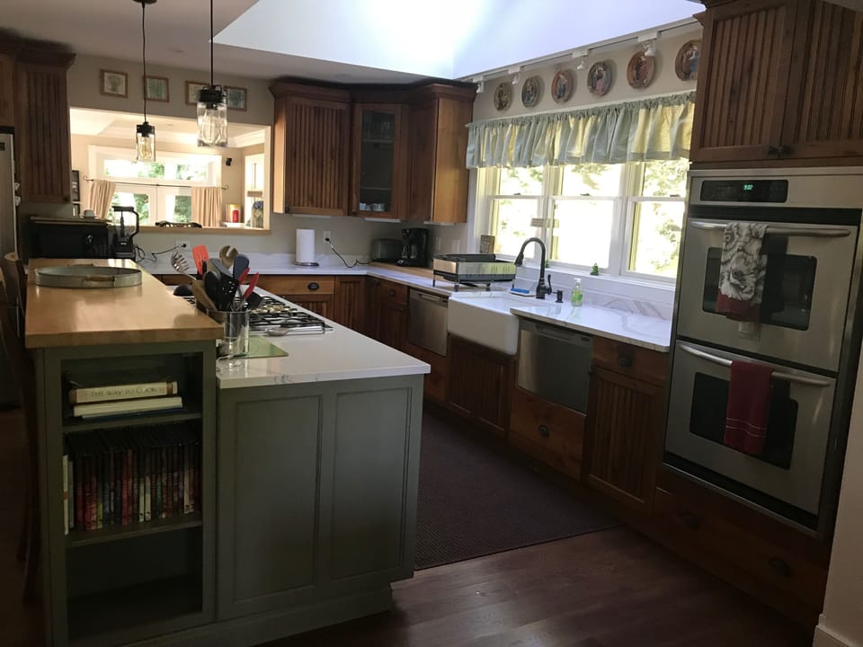 Double ovens, double dish drawers to prepare great family dinners. 