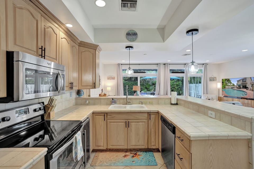 Open Kitchen area with breakfast bar seating for 5
