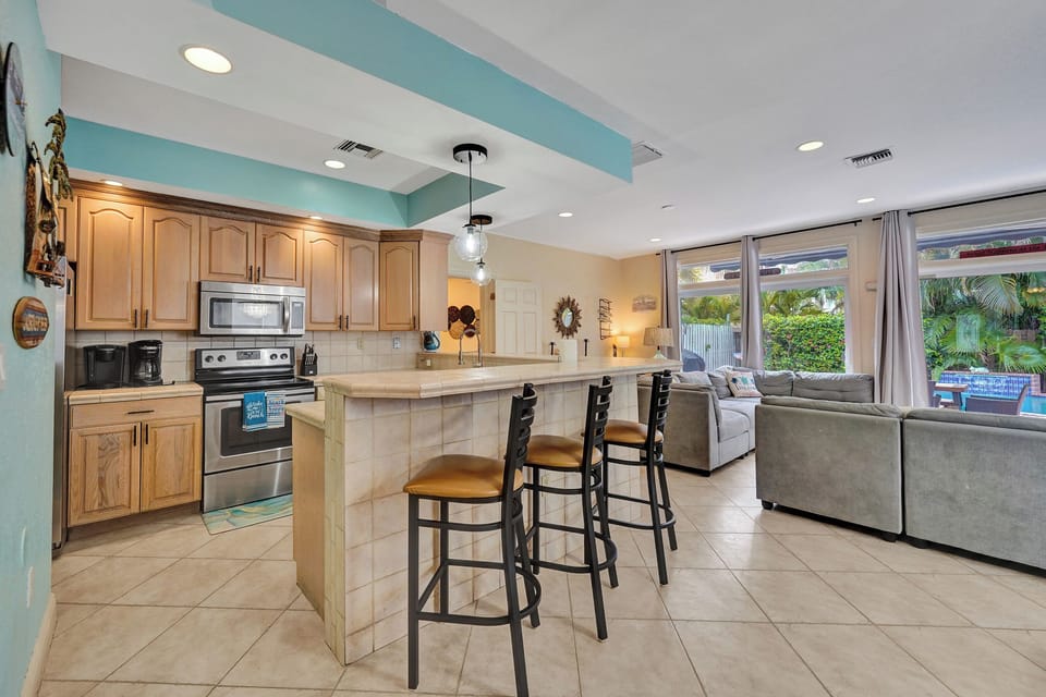 Breakfast bar seating for 5