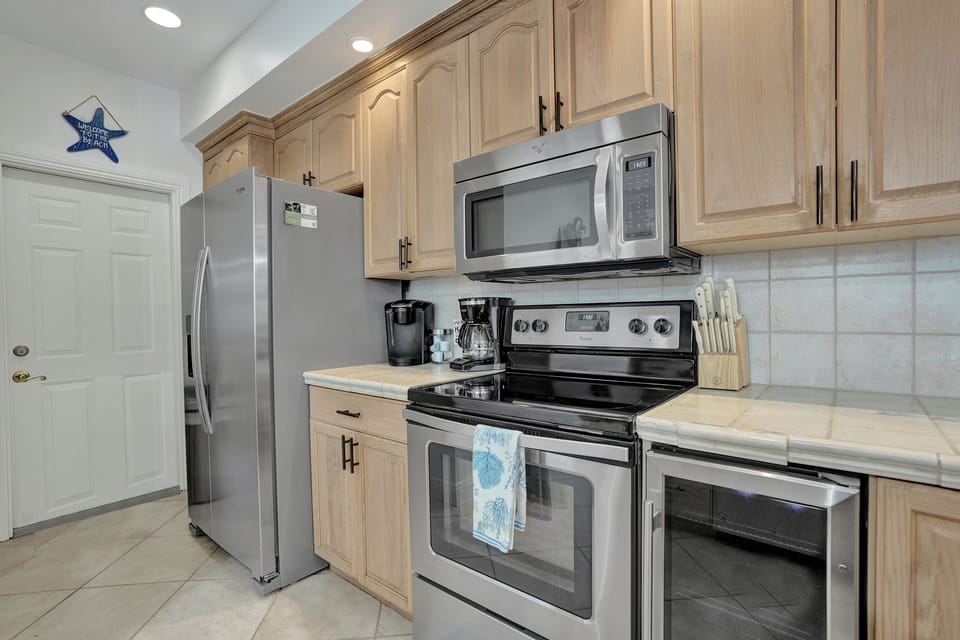 Fully stocked kitchen with K-cup and drip coffee maker
