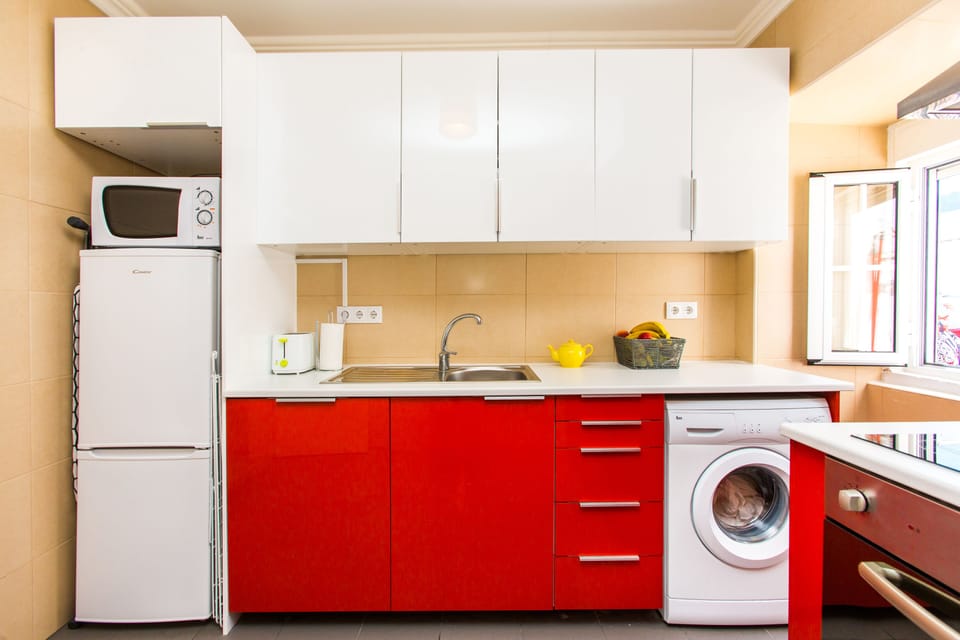 Full Equipped Modern Kitchen with Dishwasher, Microwave and Washing machine