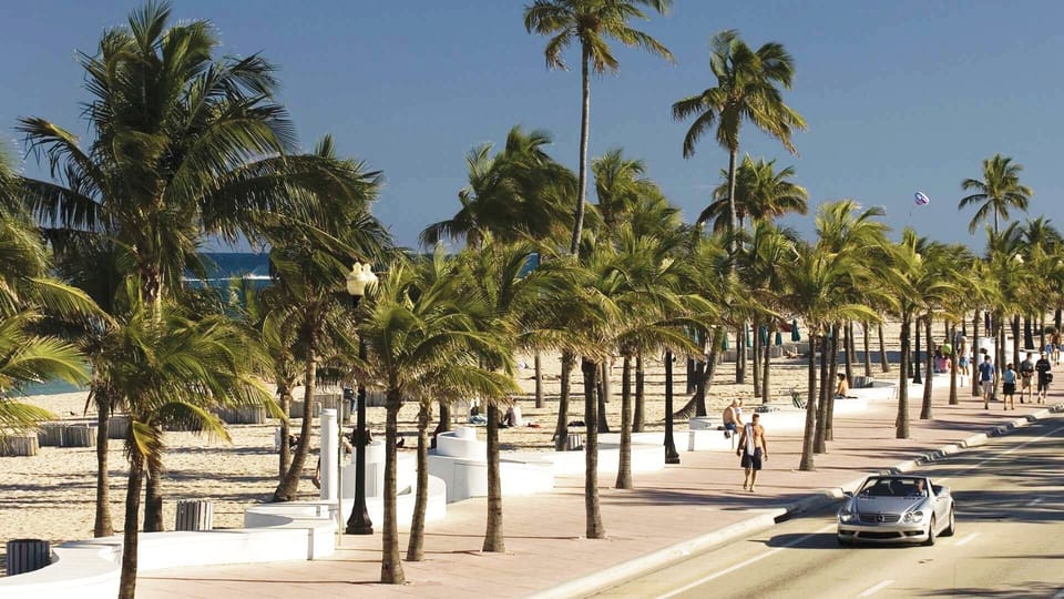 The center of Fort Lauderdale beach is within walking distance. 