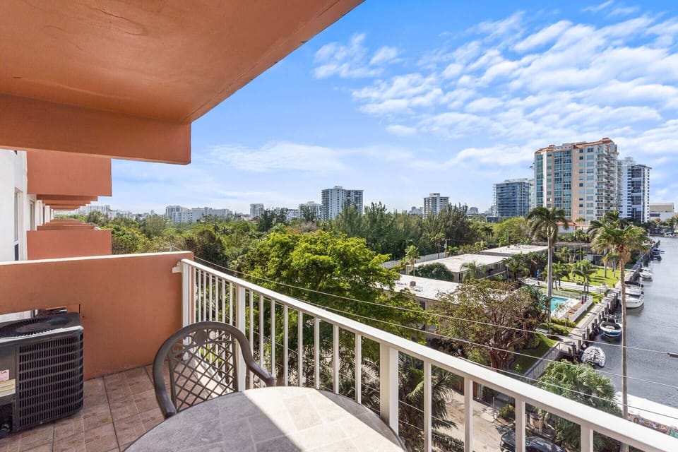Balcony with seating