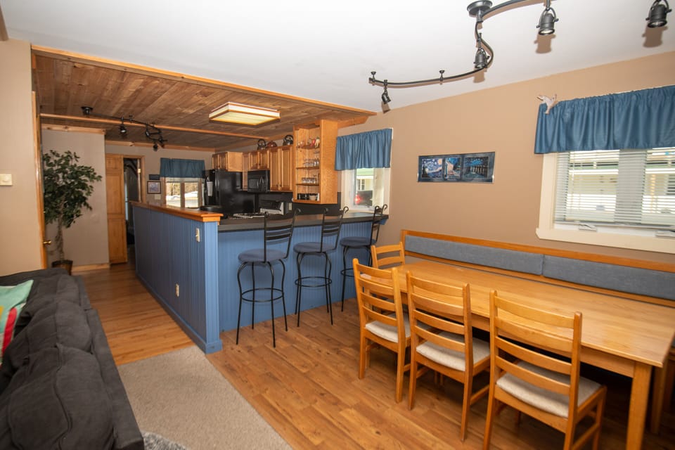 Kitchen & dining room