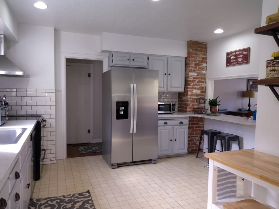 Full Kitchen.