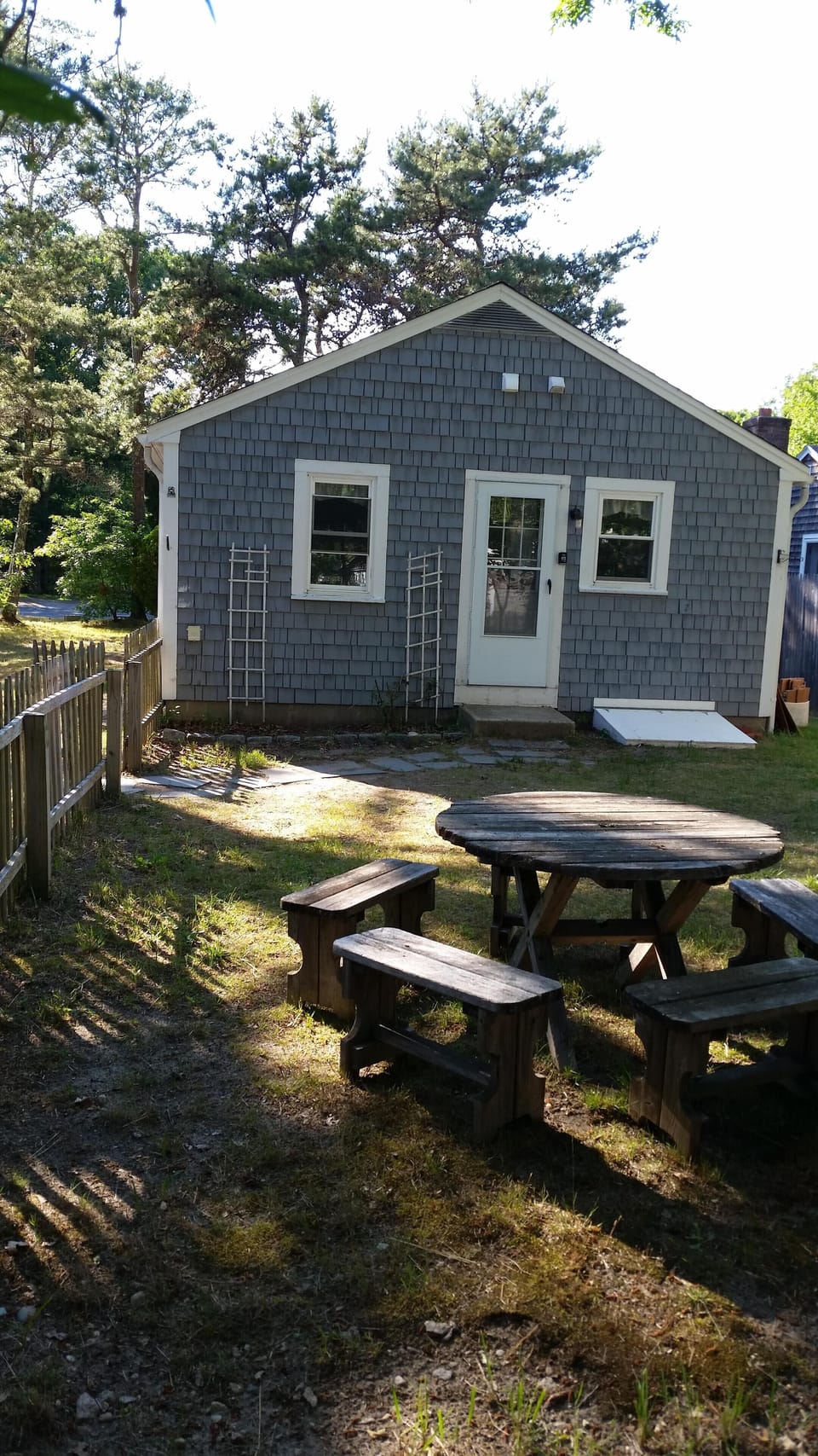 PICNIC TABLE WITH GAS GRILL 