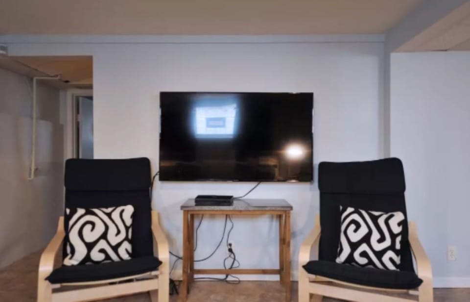 Bing watch a Netflix series or watch a movie on our 50" HDTV. Or entertain your 