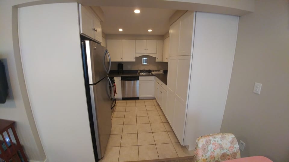Lower unit kitchen