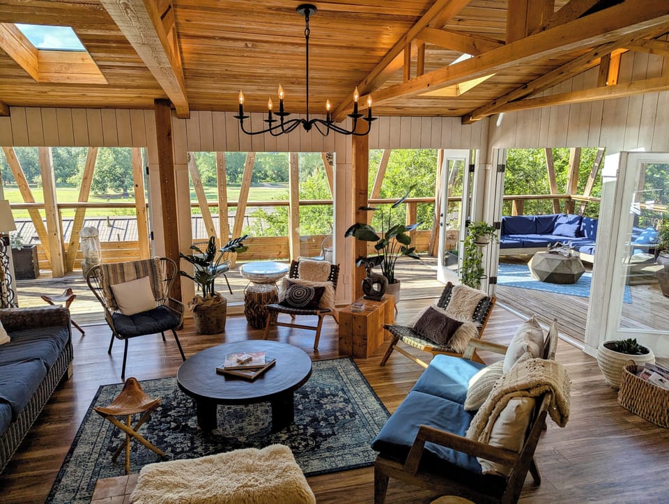 5 stories high and 5 -10 minutes to EPIC pool, river, 3 mile hike and bike trail