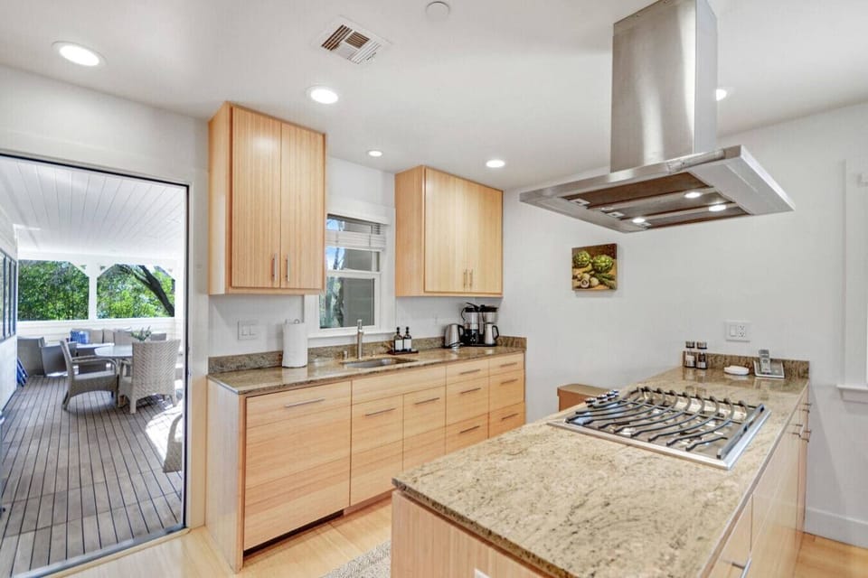 Kitchen w/deck entrance