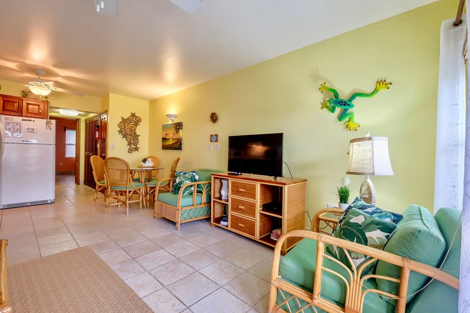 Living/dining area