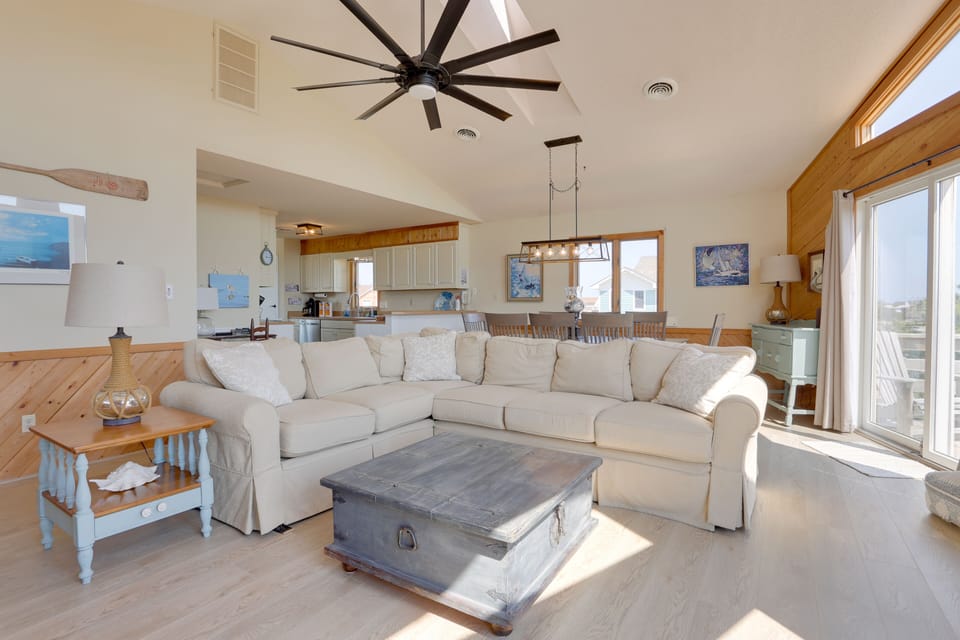 New flooring, lighting and ceiling fans for an enjoyable stay.  

