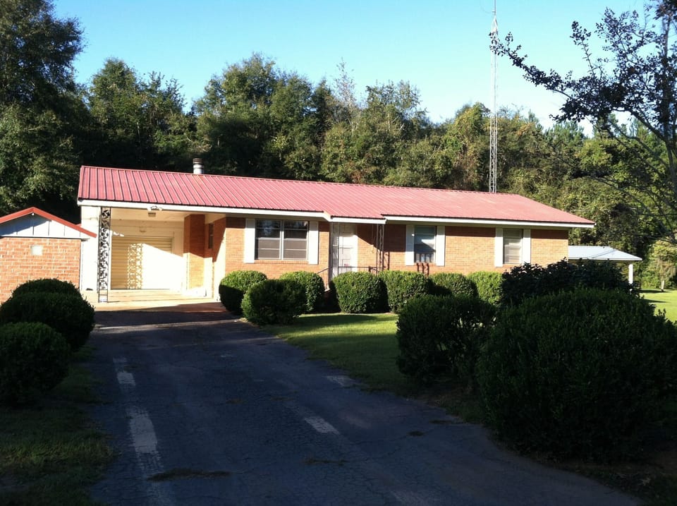 Beautiful location 200 feet from Spring Creek. Comfortable and well maintained.