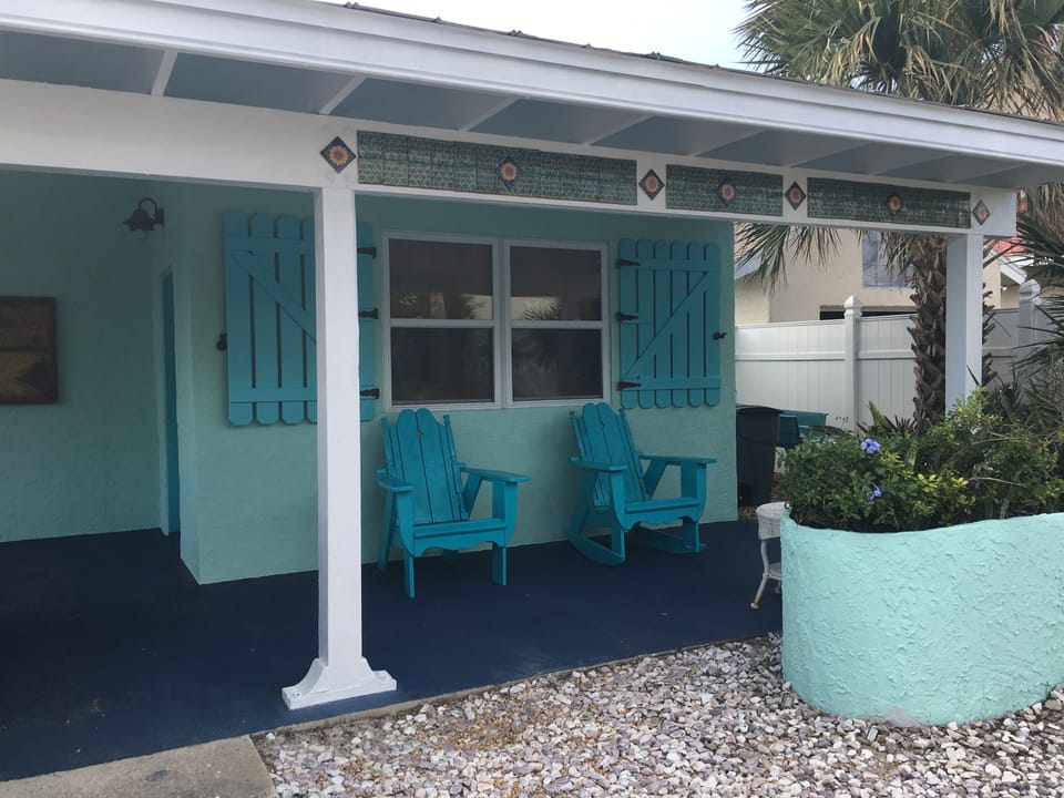 Front porch
