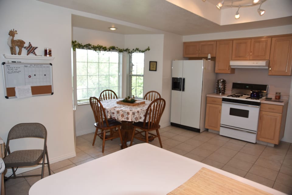 bay window dining