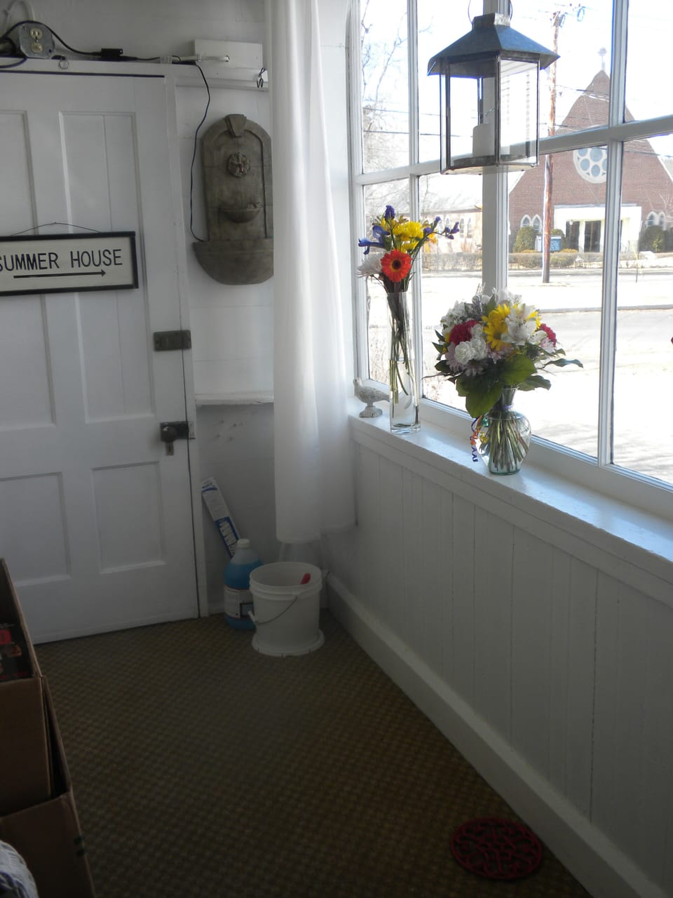 Side entry porch.
