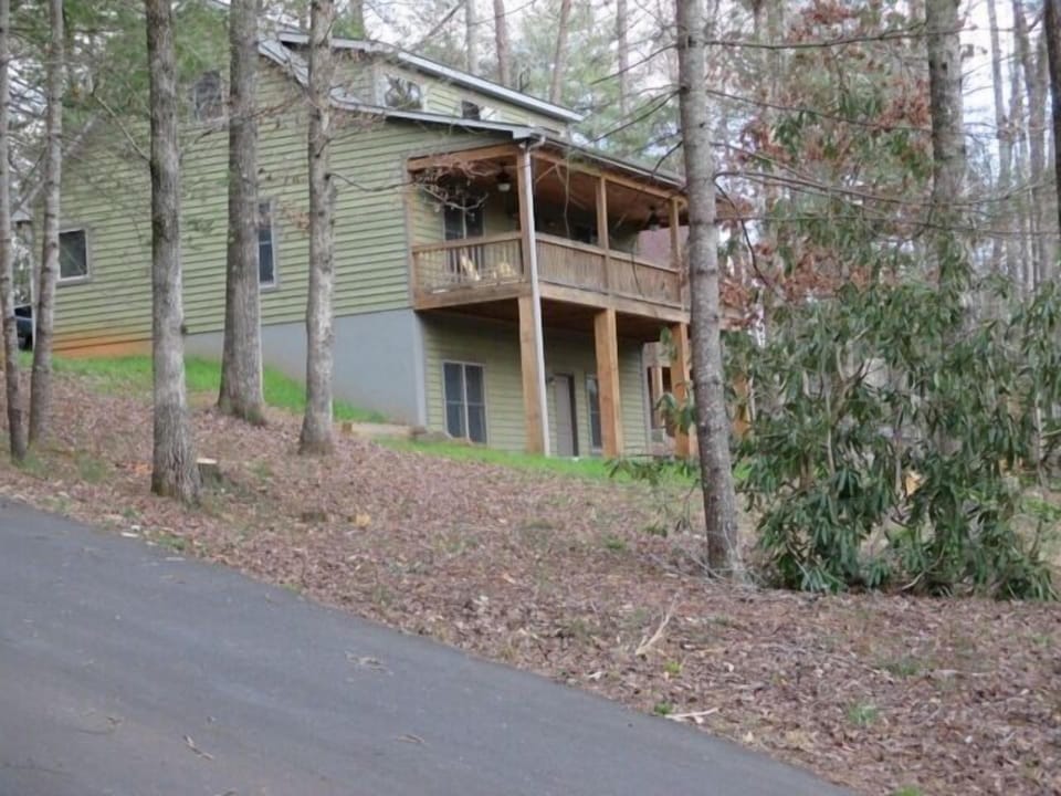 Large private, paved driveway leads to entrance